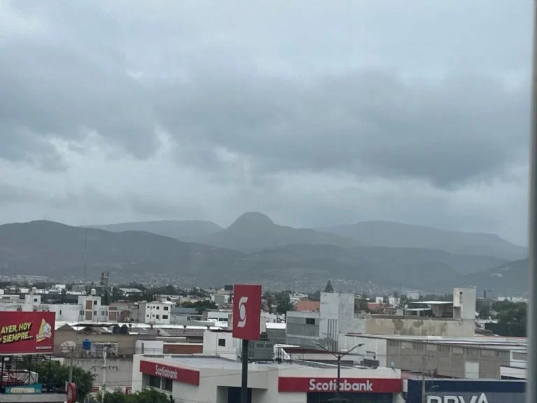 Huracán Erick impacta en León con lluvias y neblina