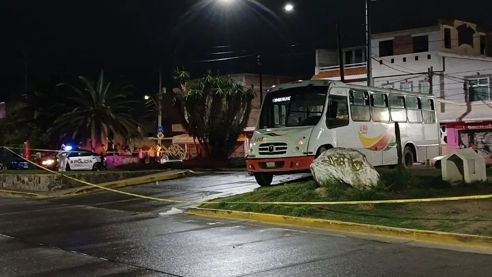 Motociclista muere tras chocar contra camión urbano en León II