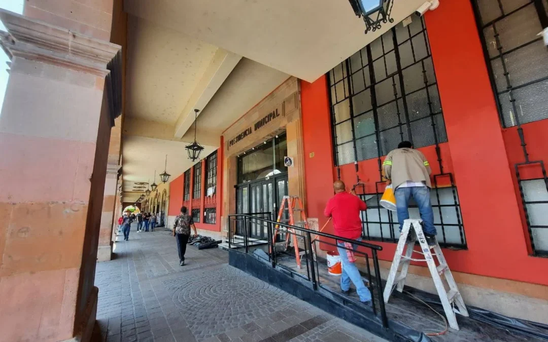 Cambian el color de la Presidencia Municipal de Celaya