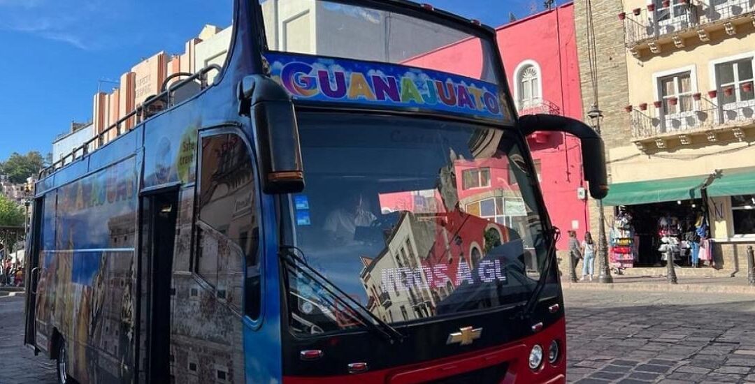 Grave accidente en Guanajuato capital: Mujer cae de un “TuriBus” en movimiento