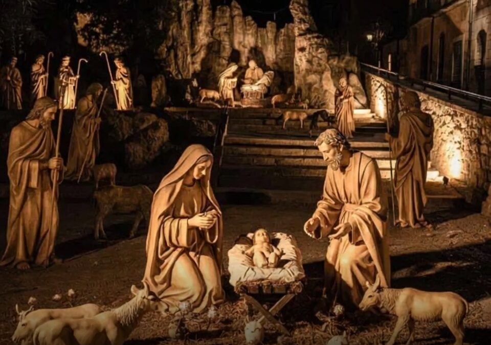 Salamanca inaugura un Nacimiento Monumental con figuras de cera