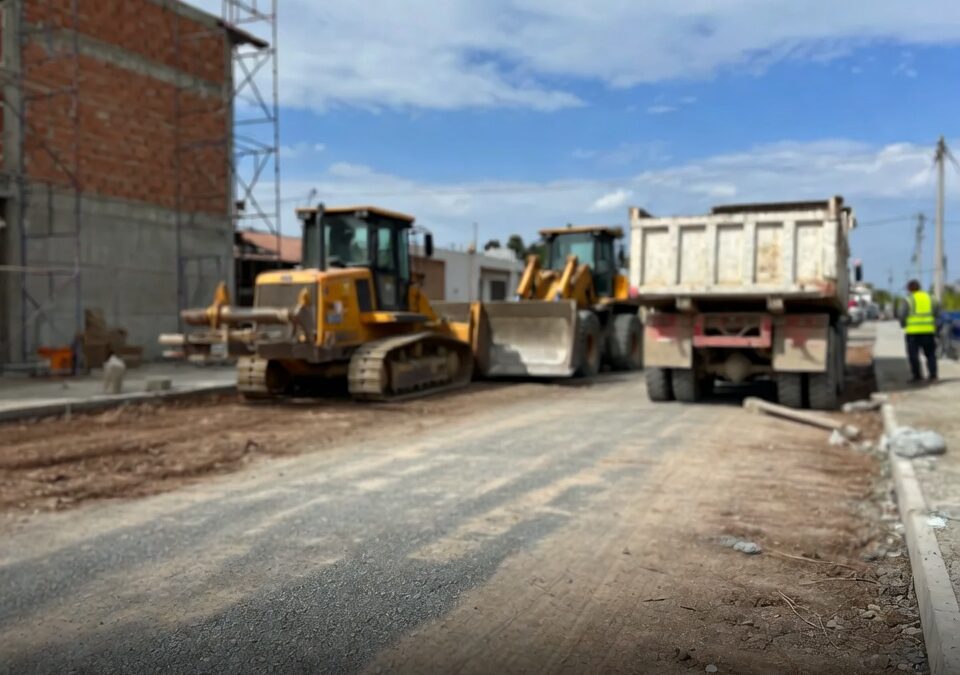 Cuerámaro recibe obras para caminos y espacios educativos