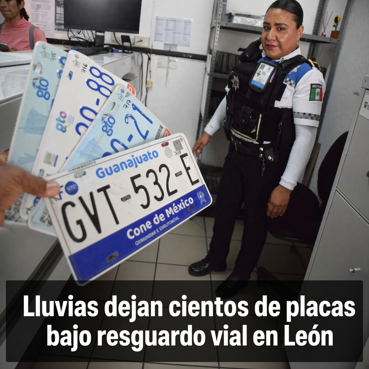 Lluvias dejan placas bajo resguardo vial en León