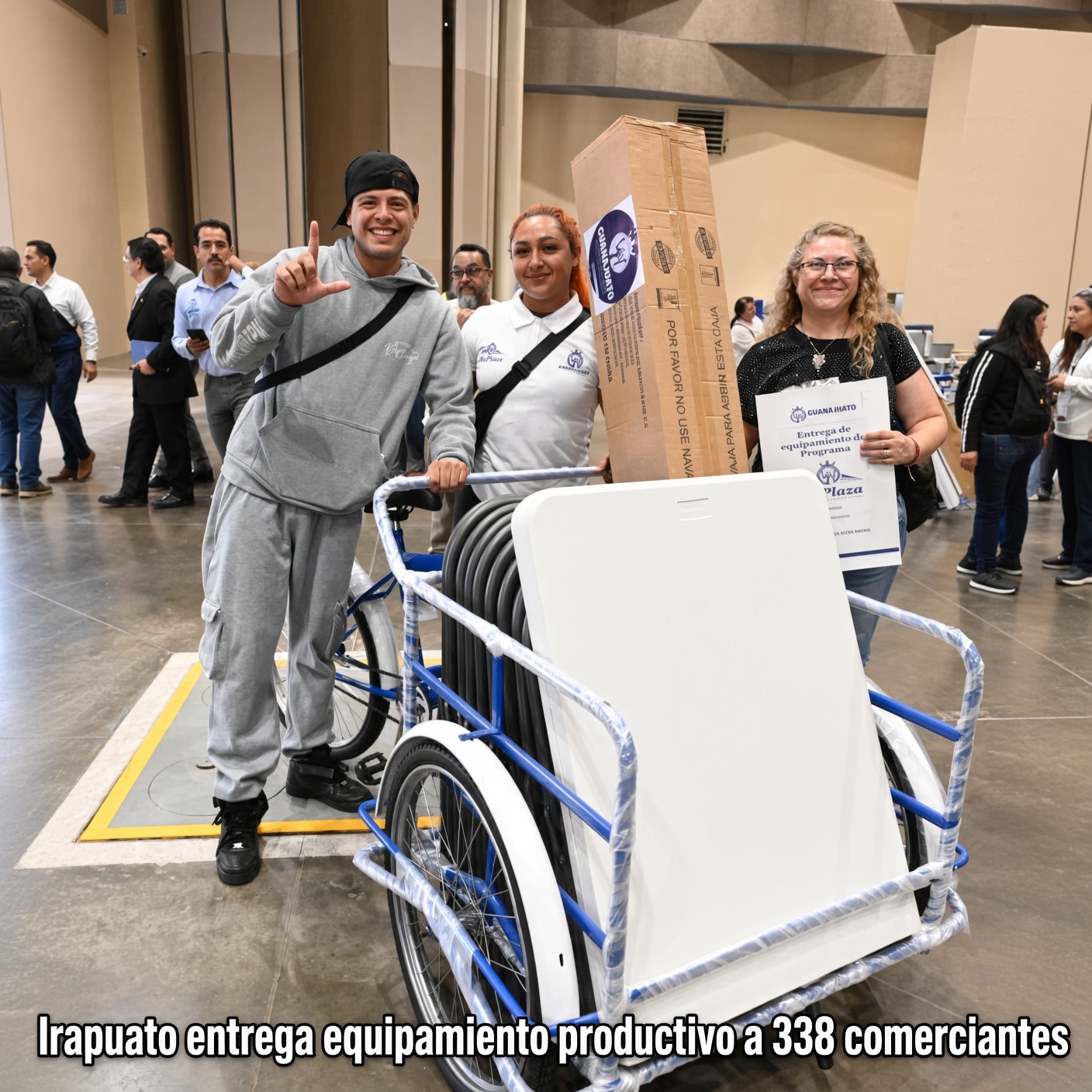 Irapuato entrega equipamiento productivo a 338 comerciantes